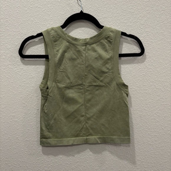 AURA Olive Green Athletic Crop Tank Womens M/L Sleeveless Workout Top - Picture 5 of 5